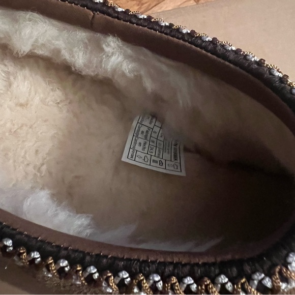 Chestnut UGG Tasman, youth size 6, fits women's womens 7 - Picture 6 of 7